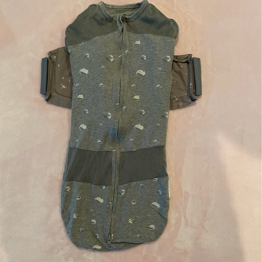 Great condition, swaddle for SNOO. Cute gray with planet pattern